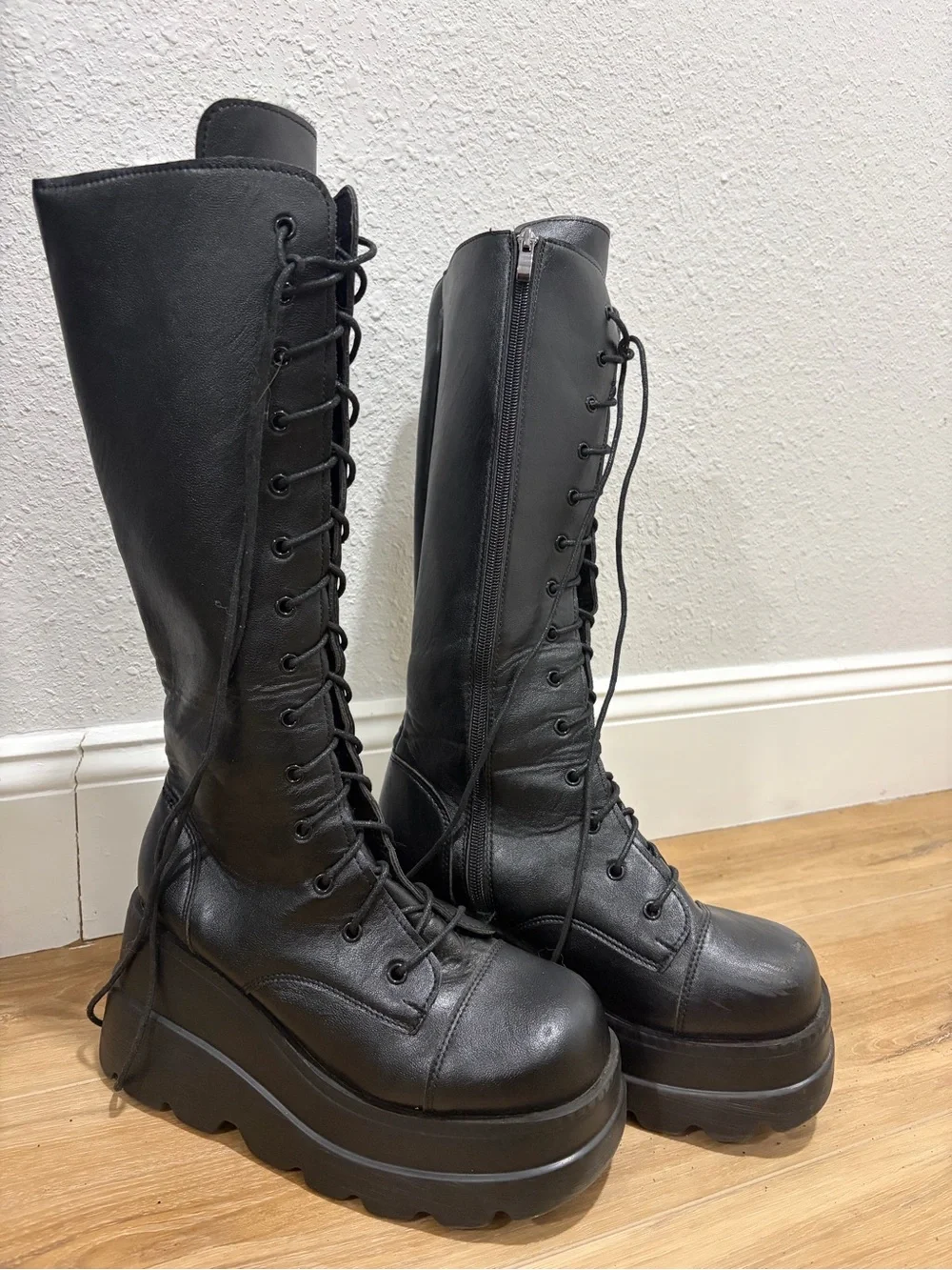 Black Platform Lace-Up Knee-High Boots - Women's Fashion Boot